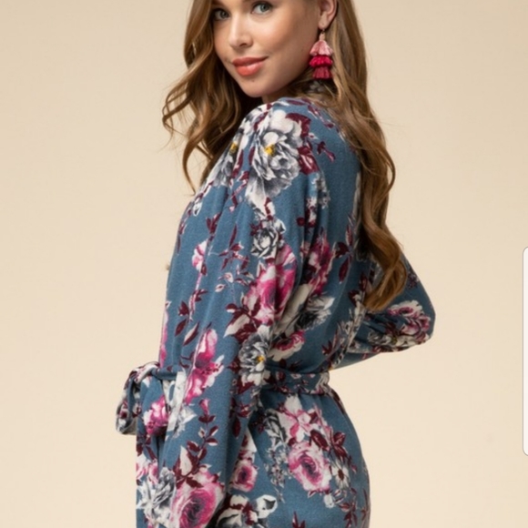 🎉Host Pick 🎉 Floral Print Cardigan - Picture 5 of 5